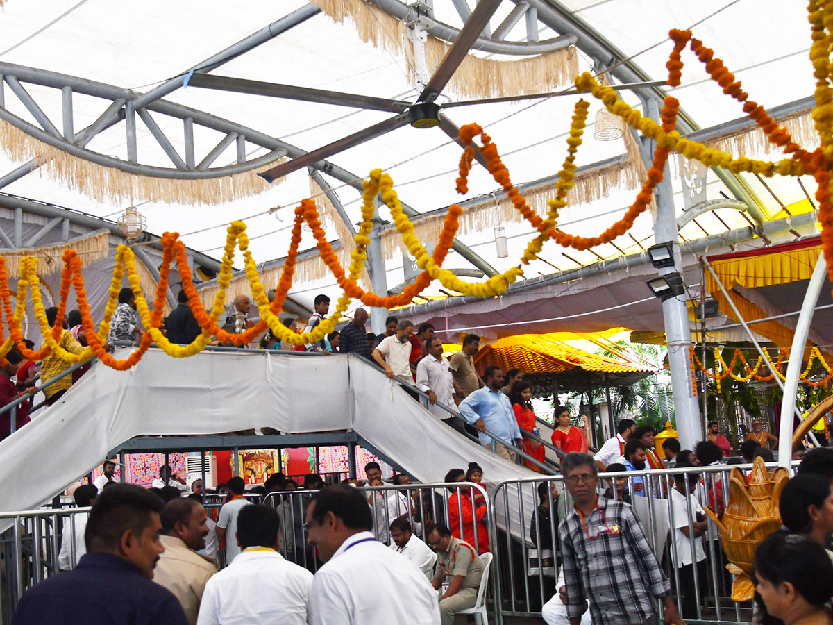 Dussehra 2026 : Huge Rush at Vijayawada Indrakeeladri4