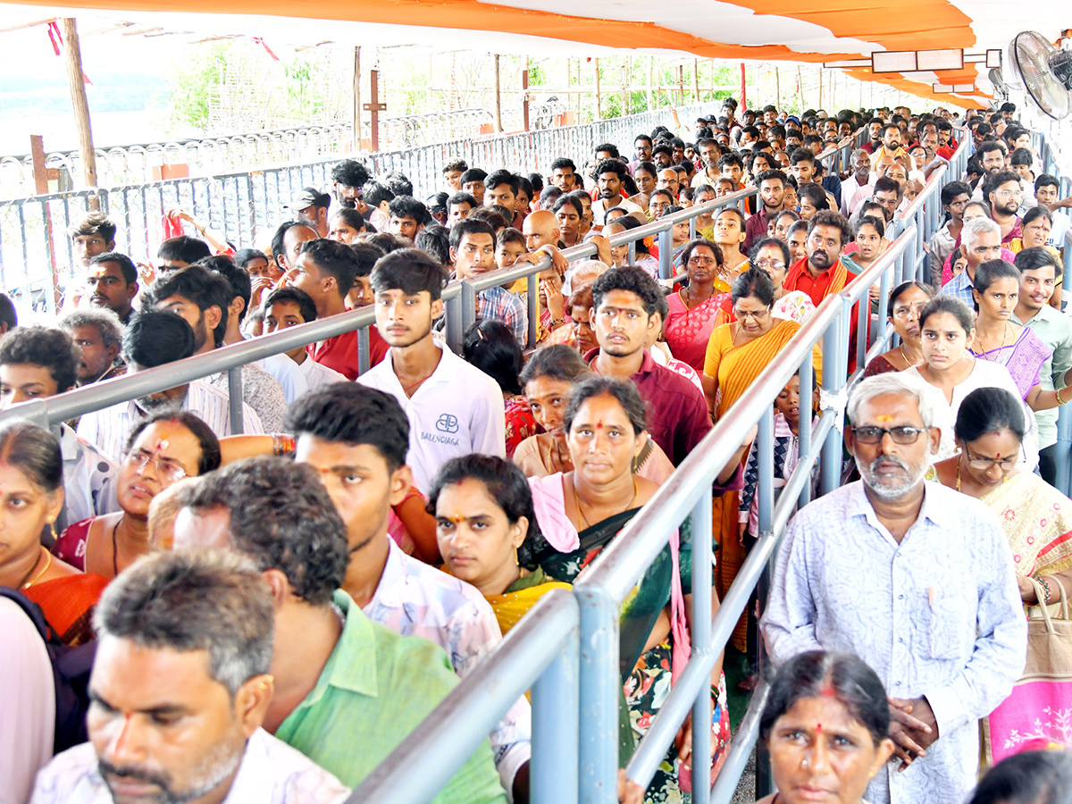 Dussehra 2026 : Huge Rush at Vijayawada Indrakeeladri5