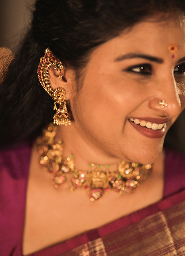 Singer Mangli Stuns in a Silk Saree13