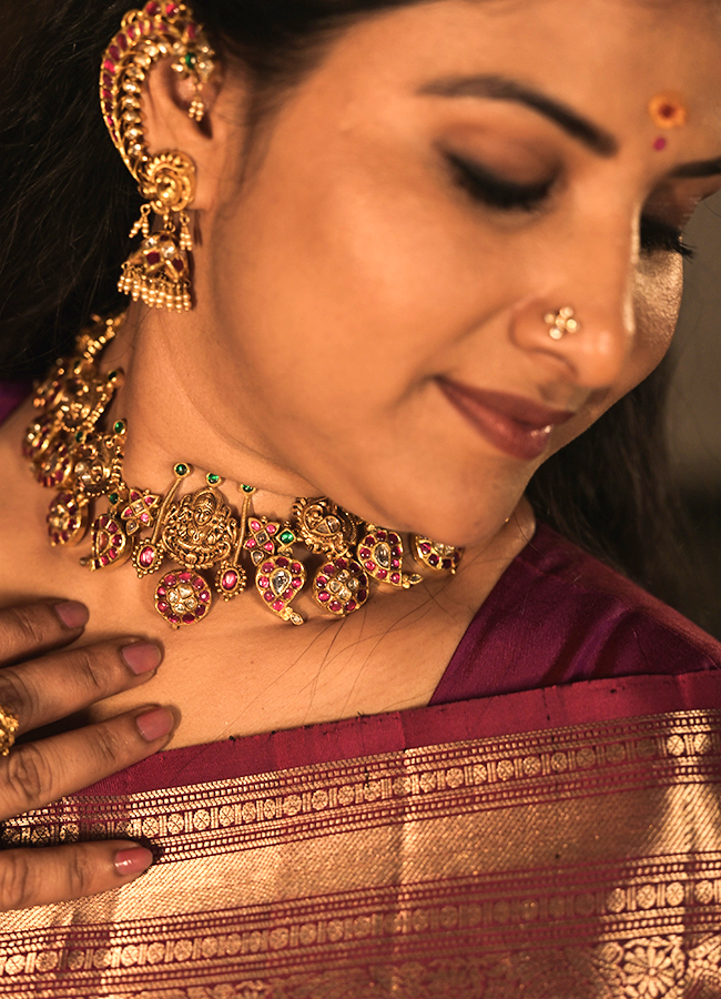 Singer Mangli Stuns in a Silk Saree5
