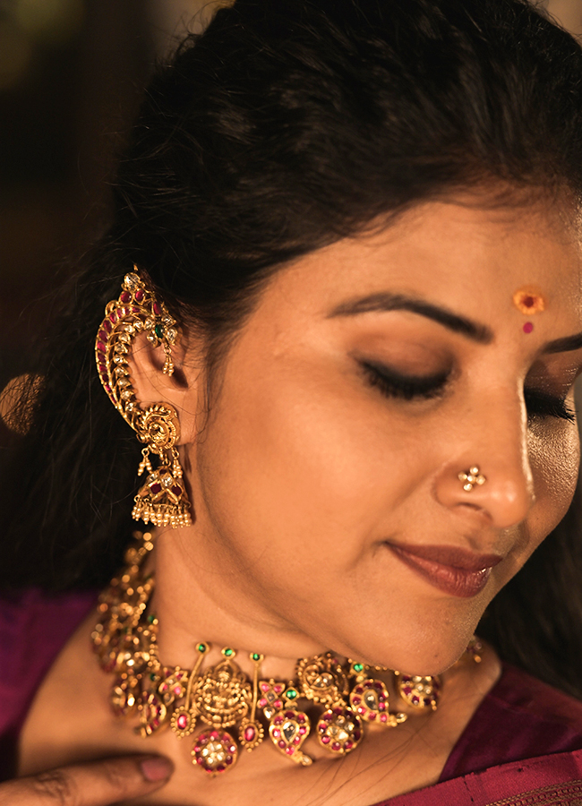 Singer Mangli Stuns in a Silk Saree9
