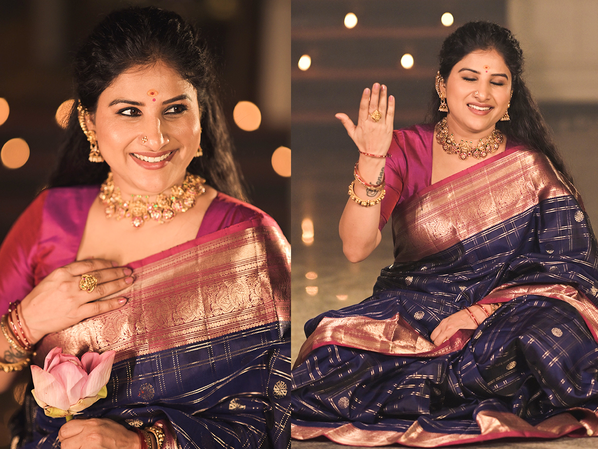 Singer Mangli Stuns in a Silk Saree1