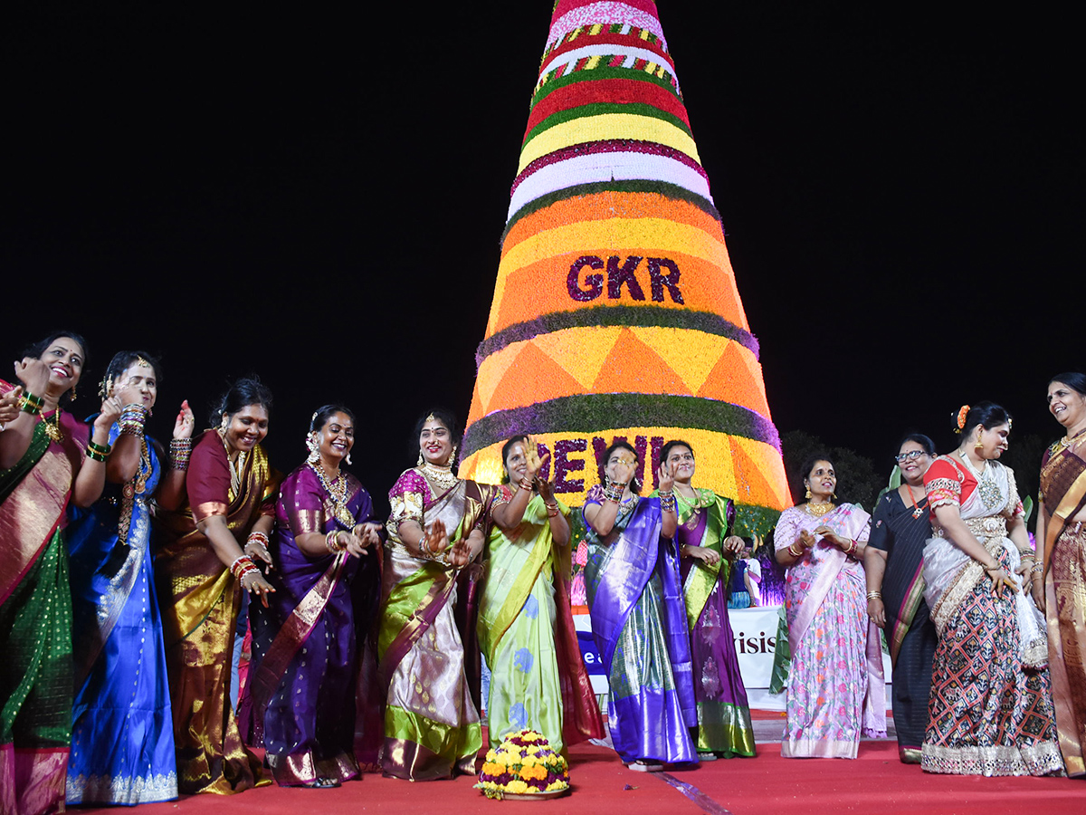 CP Sajjanar Dance At Bathukamma Event: Photos11