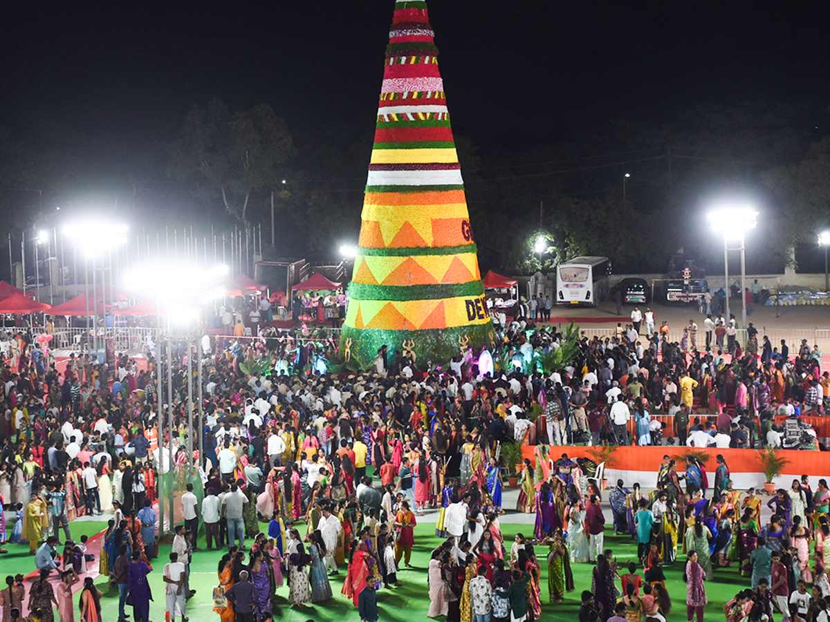 CP Sajjanar Dance At Bathukamma Event: Photos13