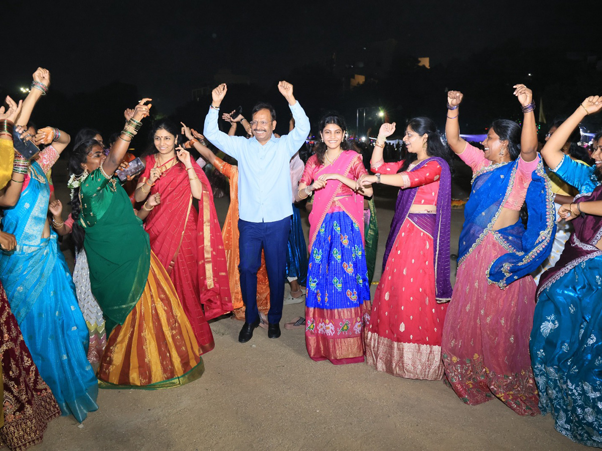 CP Sajjanar Dance At Bathukamma Event: Photos14