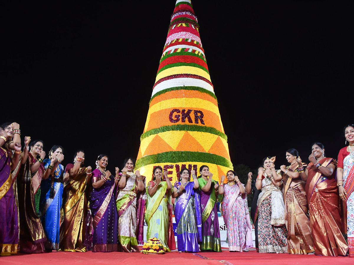 CP Sajjanar Dance At Bathukamma Event: Photos4