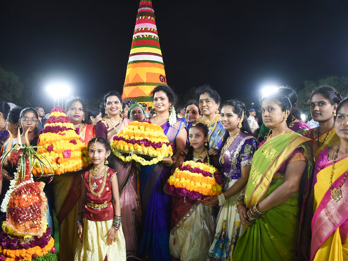 CP Sajjanar Dance At Bathukamma Event: Photos6