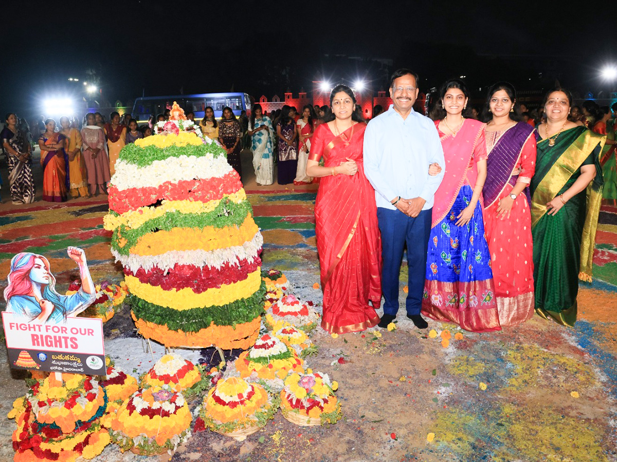 CP Sajjanar Dance At Bathukamma Event: Photos8
