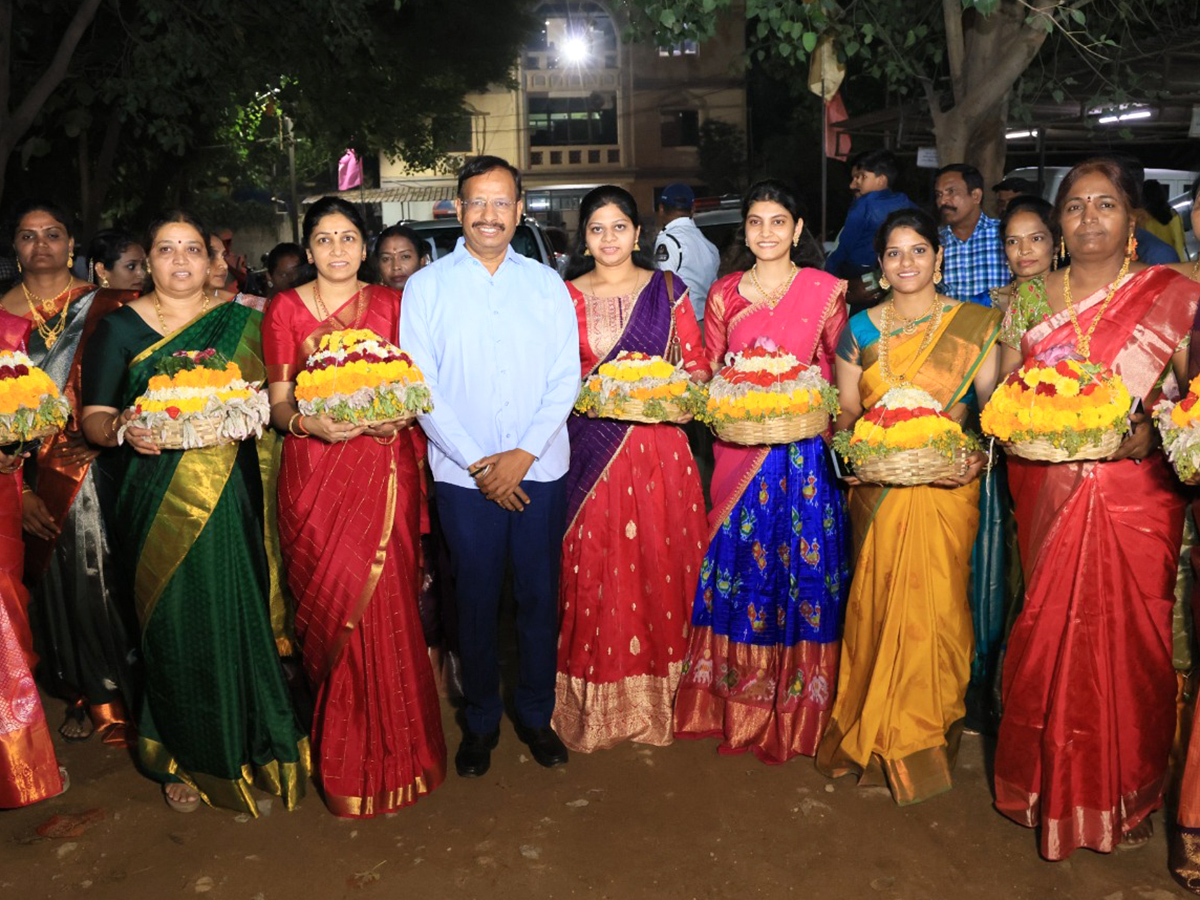 CP Sajjanar Dance At Bathukamma Event: Photos10