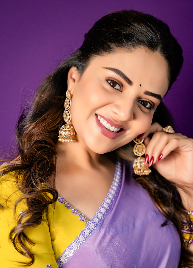 Sreemukhi Stuns in a Colorful Saree7