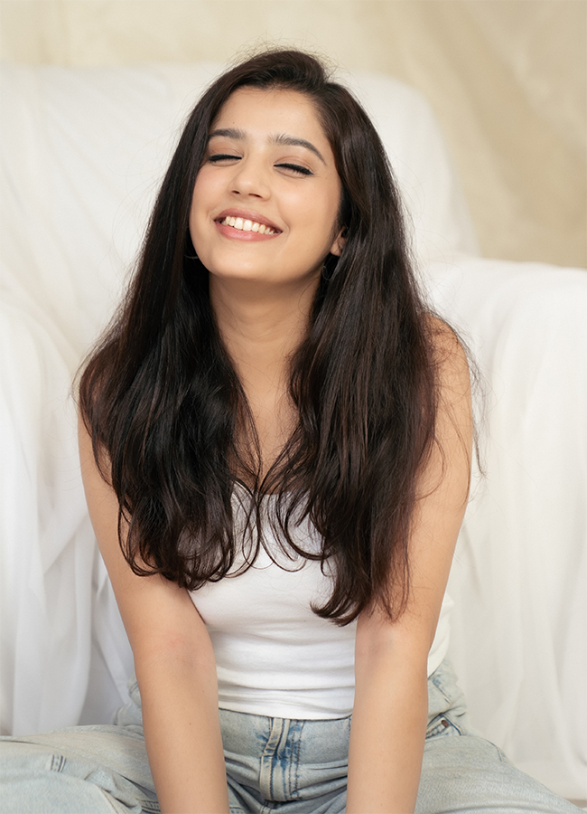 Actress Devika Bhatt Tollywood New Movie Viral Photos15