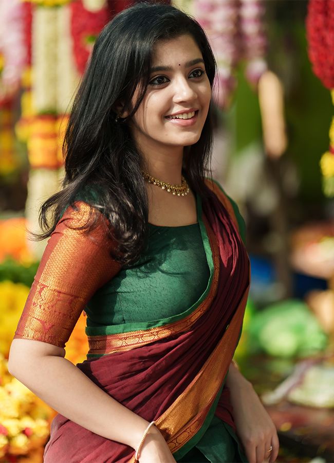 Actress Devika Bhatt Tollywood New Movie Viral Photos19