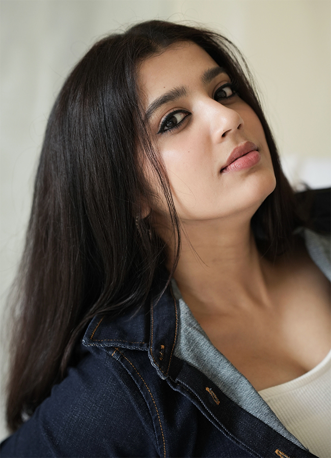 Actress Devika Bhatt Tollywood New Movie Viral Photos8