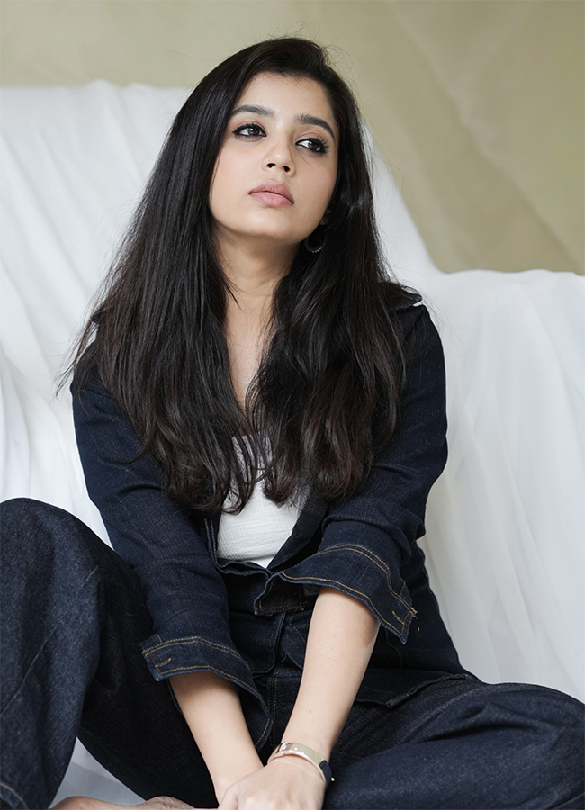 Actress Devika Bhatt Tollywood New Movie Viral Photos9