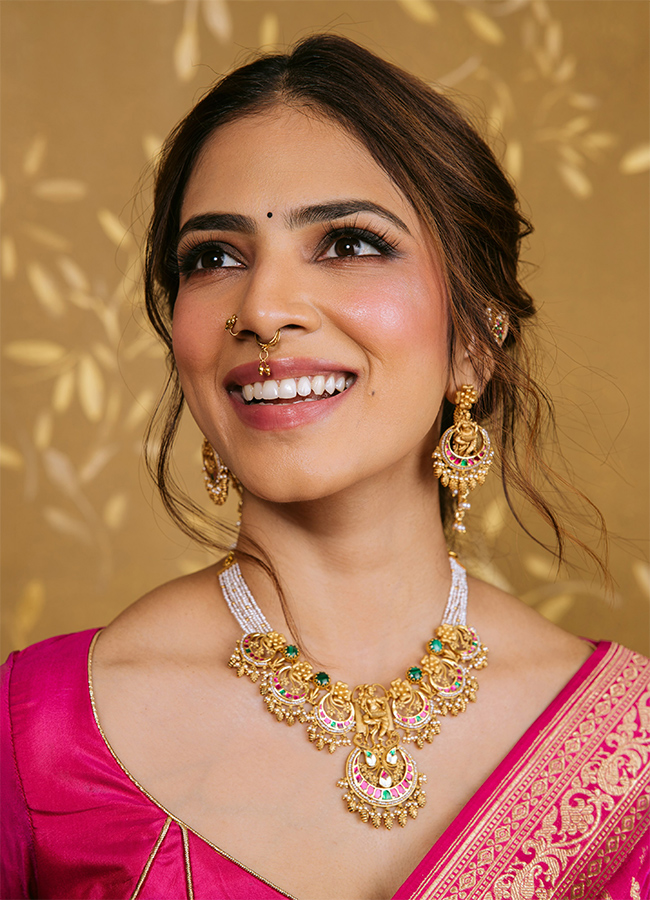 Actress Malavika Mohanan Navratri Special Photos14