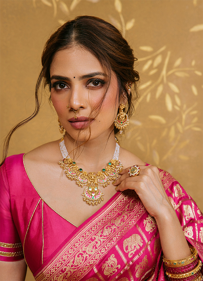Actress Malavika Mohanan Navratri Special Photos15