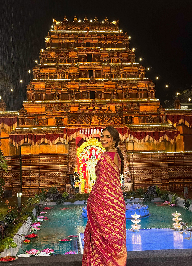 Actress Malavika Mohanan Navratri Special Photos5