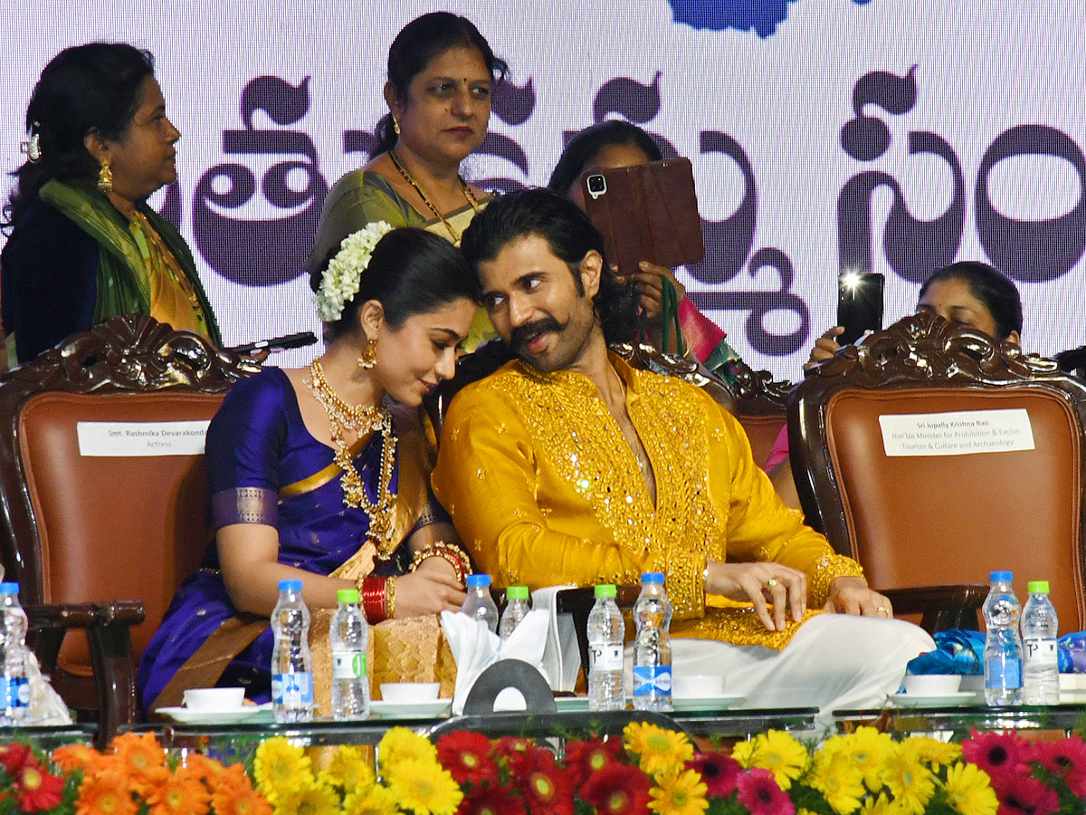 Vijay and Rashmika participated Bathukamma celebrations in Tank Bund2