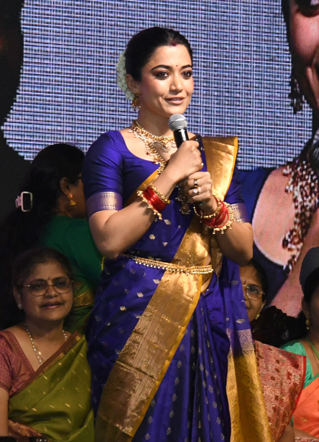Vijay and Rashmika participated Bathukamma celebrations in Tank Bund24