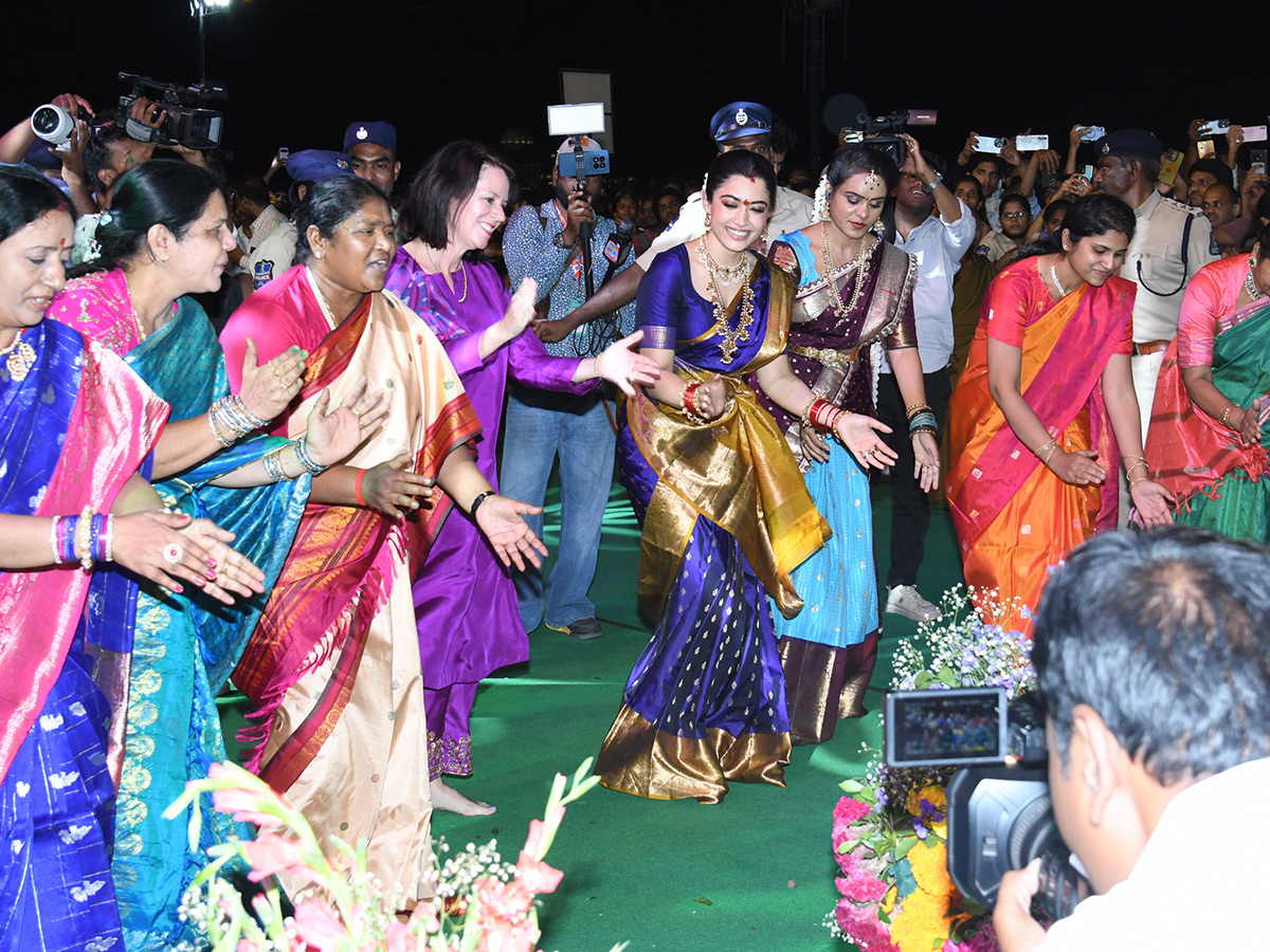 Vijay and Rashmika participated Bathukamma celebrations in Tank Bund9