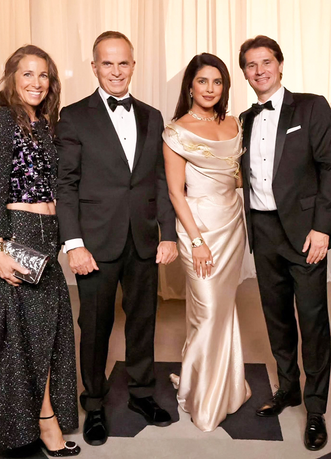 Priyanka Chopra Shines in Stunning Look13