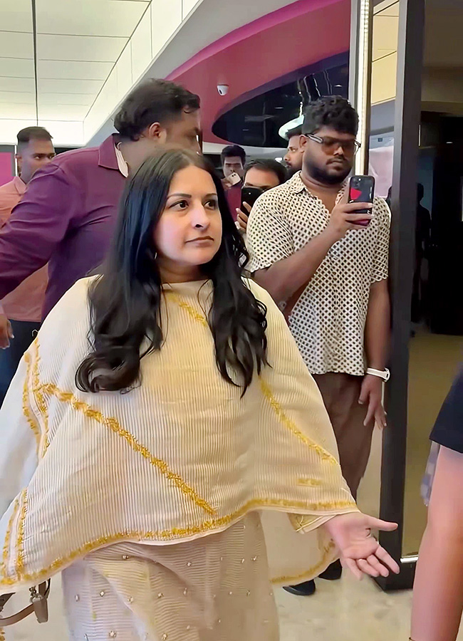 CM Vijay’s Wife Sangeetha Watches Son Jason Sanjay’s ‘Sigma’ Photos4