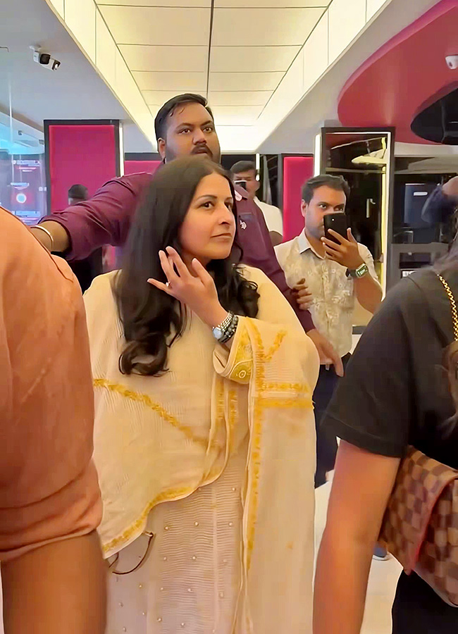 CM Vijay’s Wife Sangeetha Watches Son Jason Sanjay’s ‘Sigma’ Photos6