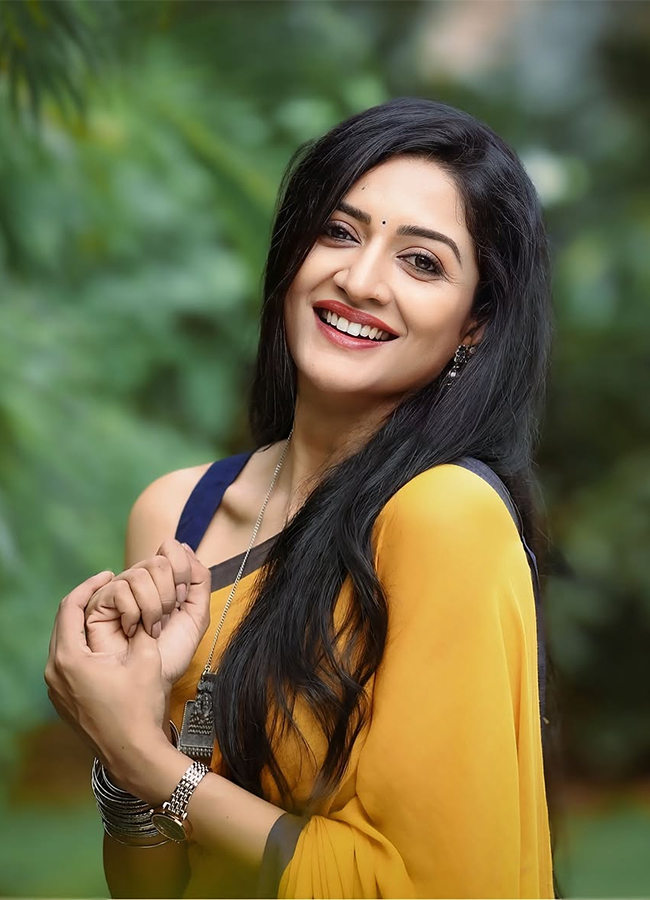 Vimala Raman Beautiful In Traditional Indian Saree9