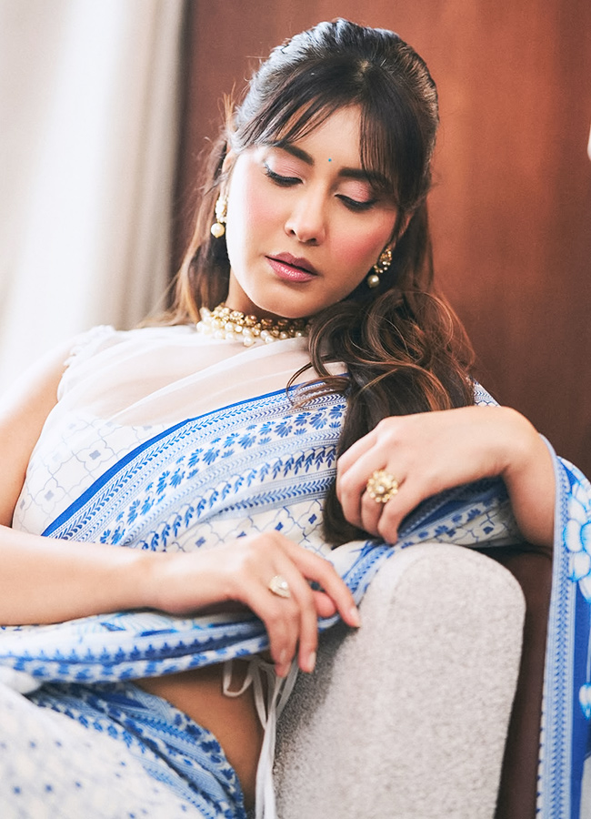 Raashii Khanna Gorgeous Looks8