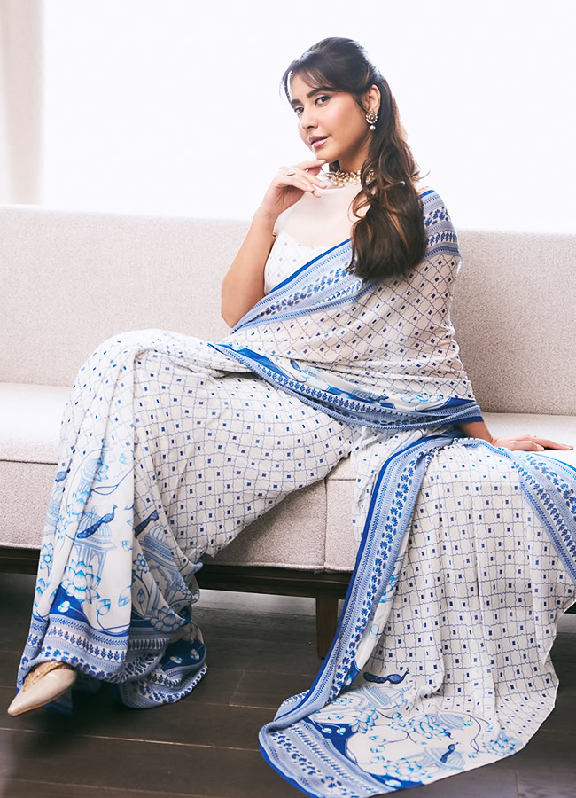 Raashii Khanna Gorgeous Looks10