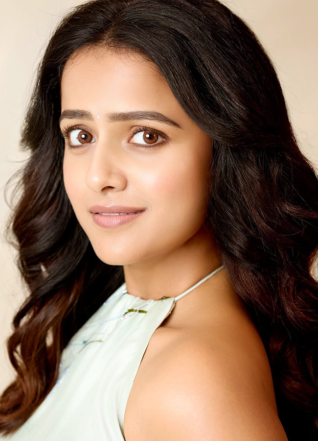 Vaishnavi Chaitanya New Looks In Chudidhar: Photos11