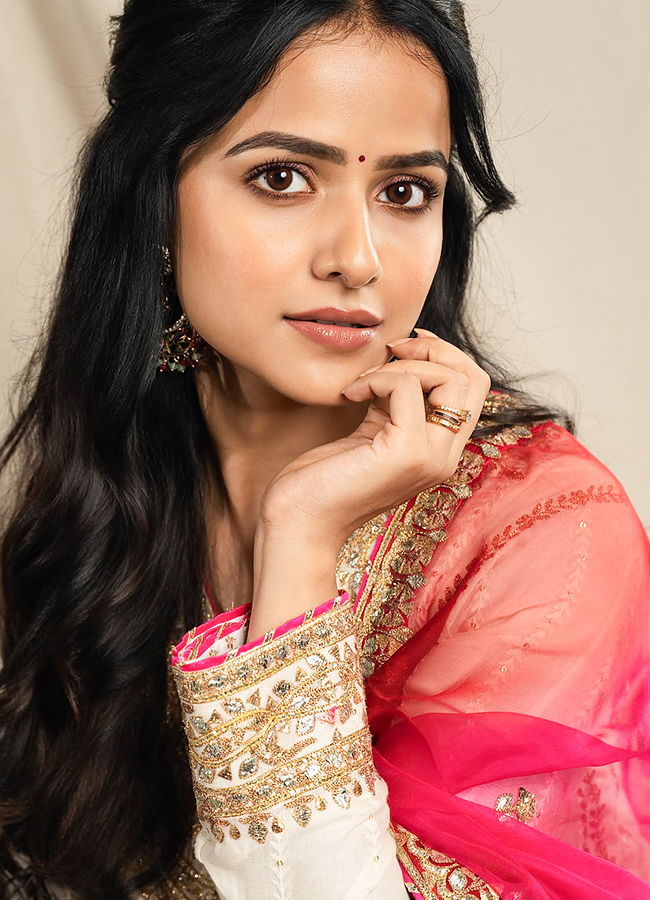 Vaishnavi Chaitanya New Looks In Chudidhar: Photos3