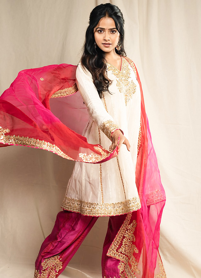 Vaishnavi Chaitanya New Looks In Chudidhar: Photos5
