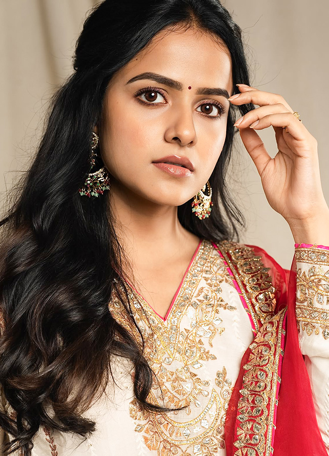Vaishnavi Chaitanya New Looks In Chudidhar: Photos6