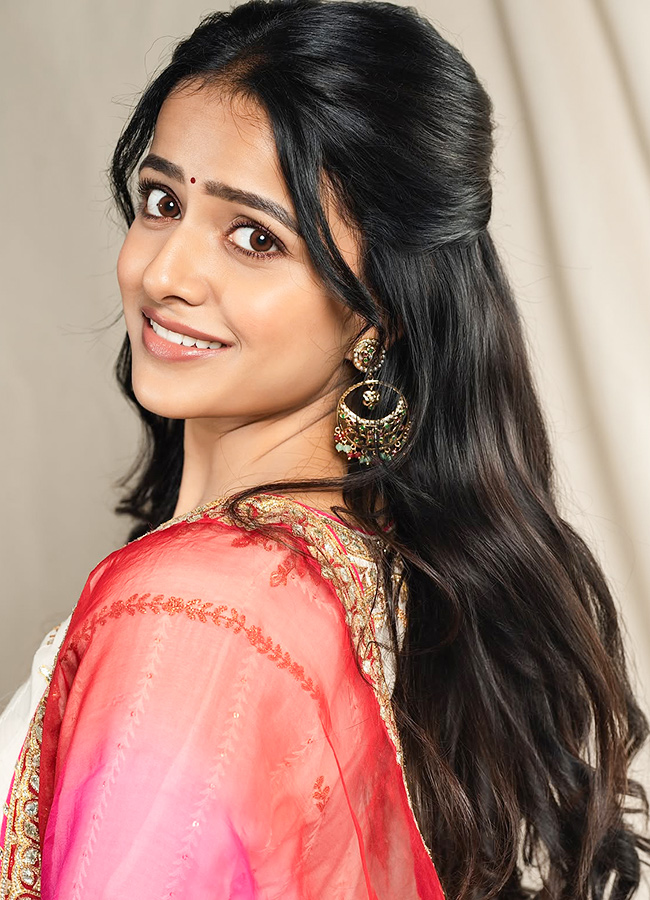 Vaishnavi Chaitanya New Looks In Chudidhar: Photos7