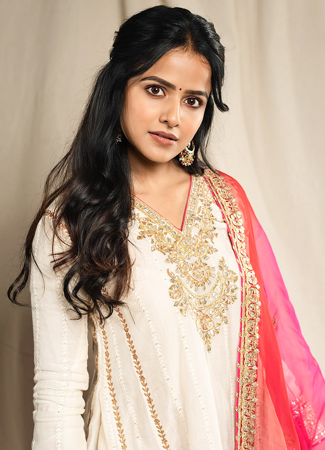 Vaishnavi Chaitanya New Looks In Chudidhar: Photos8