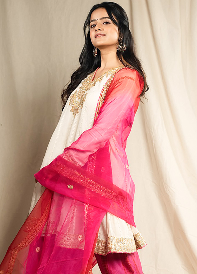 Vaishnavi Chaitanya New Looks In Chudidhar: Photos9