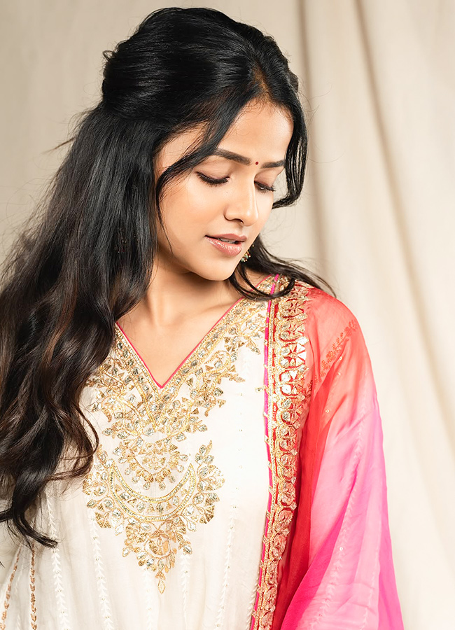 Vaishnavi Chaitanya New Looks In Chudidhar: Photos10