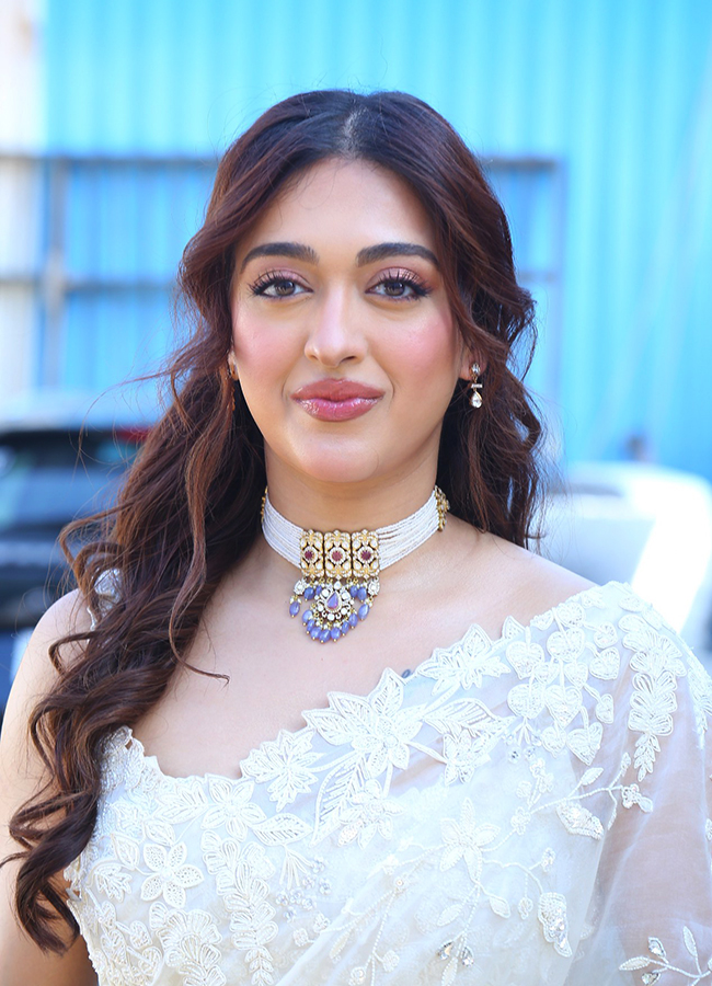 Actress Gayatri Bhardwaj Latest Photos Viral10