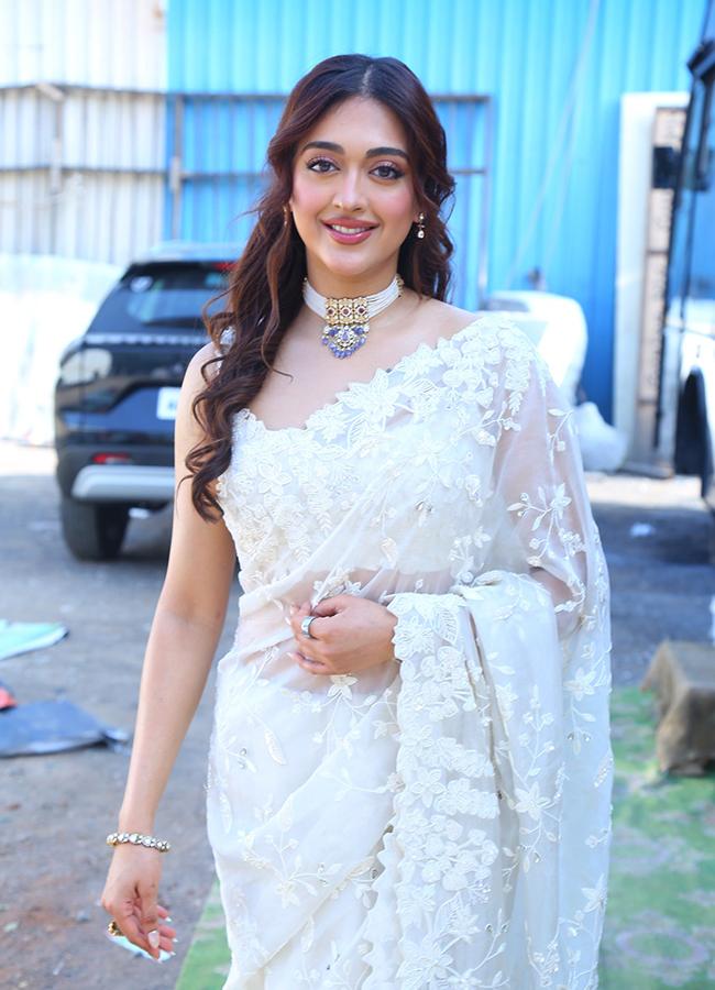 Actress Gayatri Bhardwaj Latest Photos Viral11