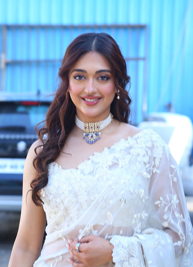 Actress Gayatri Bhardwaj Latest Photos Viral14