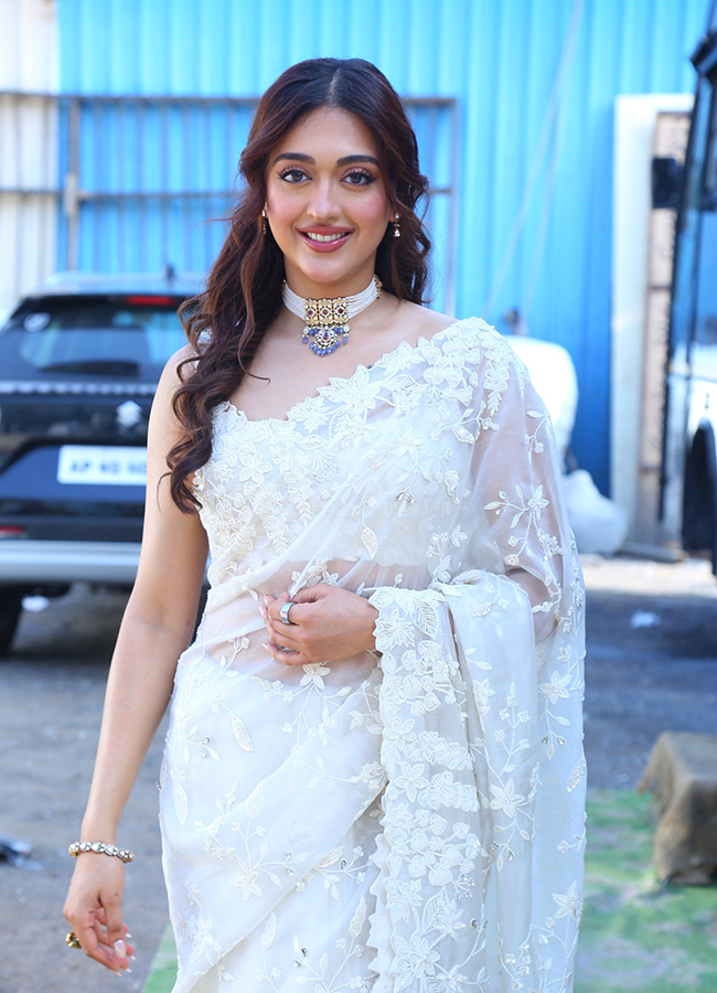 Actress Gayatri Bhardwaj Latest Photos Viral15