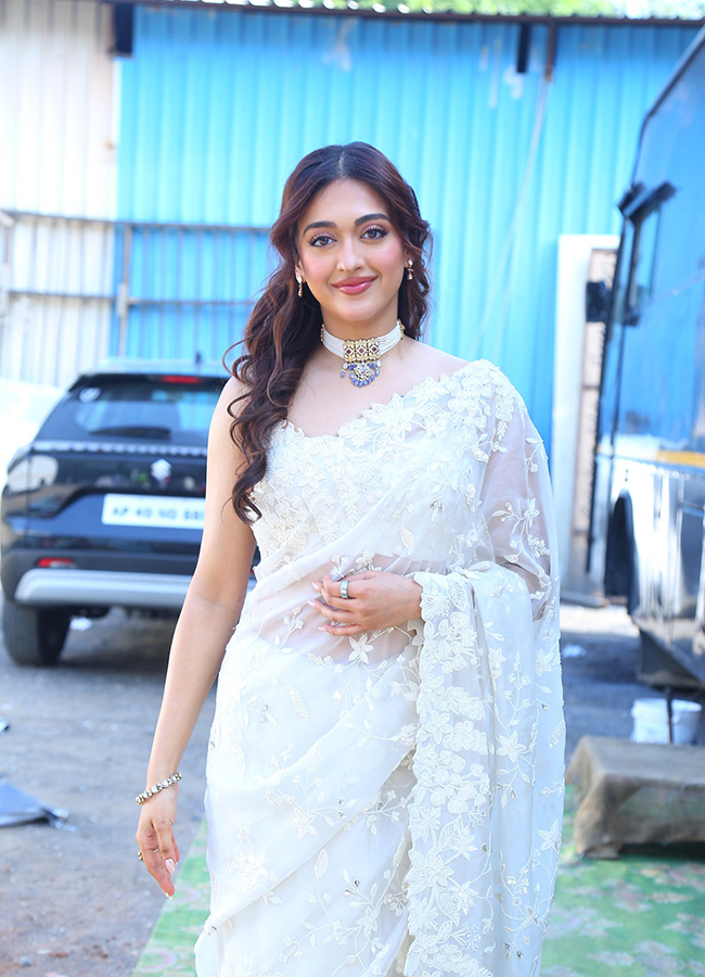 Actress Gayatri Bhardwaj Latest Photos Viral5