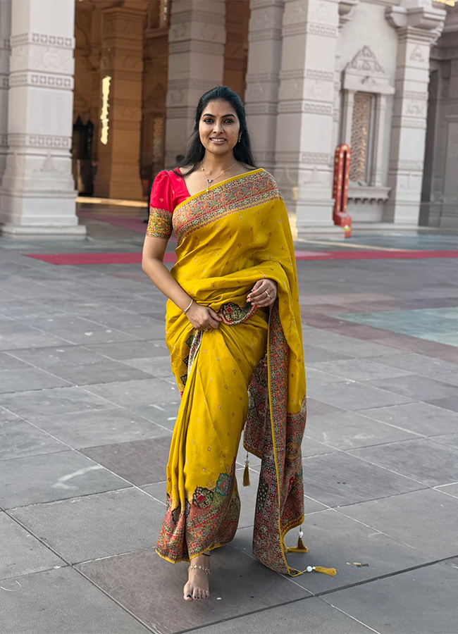 Celebrities extend Vijayadashami wishes8