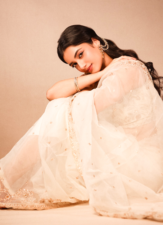 Bhagyashri Borse Photos 8