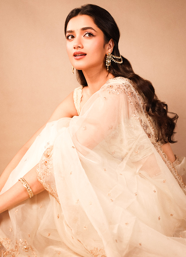 Bhagyashri Borse Photos 9
