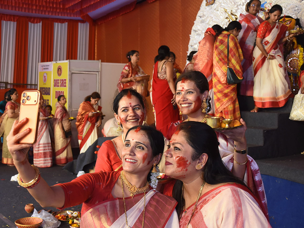 Durga Idol Immersion Begins At Tank Bund HD Photos3