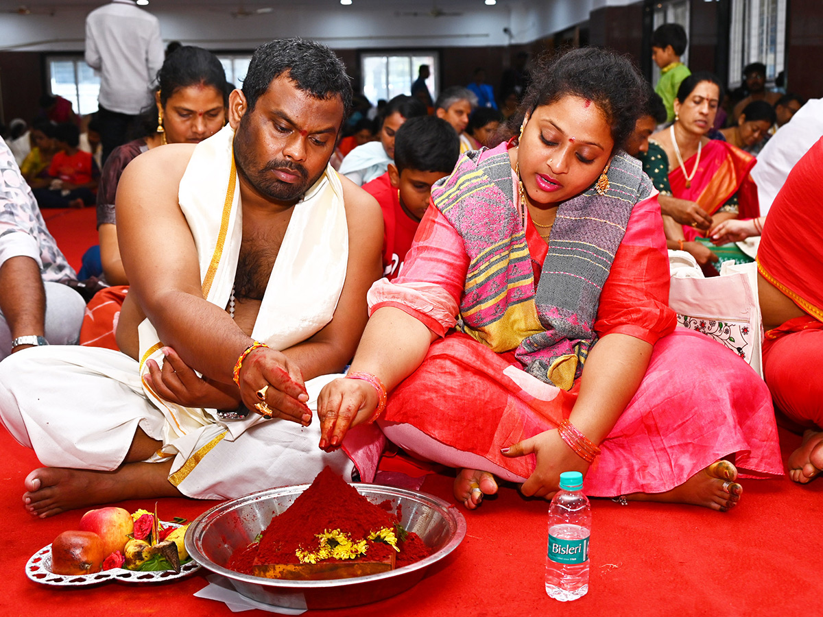 Heavy Devotees Rush : Bhavani Deeksha Viramanalu in Vijayawada10