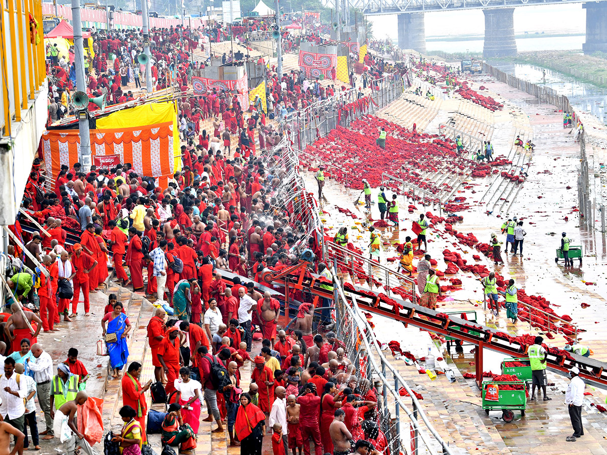 Heavy Devotees Rush : Bhavani Deeksha Viramanalu in Vijayawada19