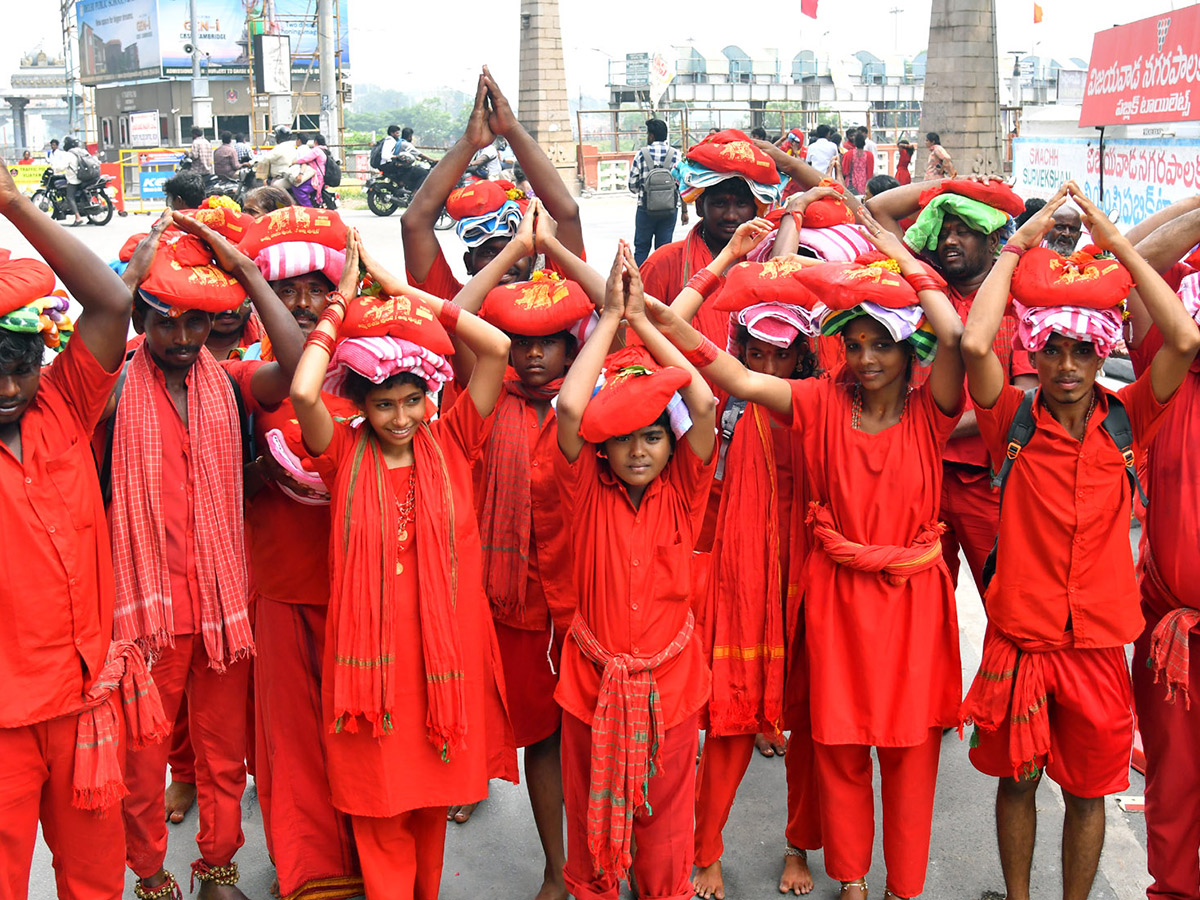 Heavy Devotees Rush : Bhavani Deeksha Viramanalu in Vijayawada22